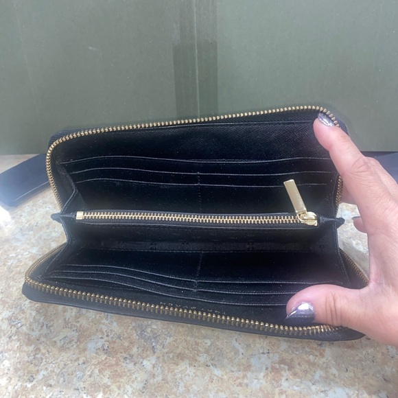 EUC Tory Burch Black Wallet - Picture 8 of 15